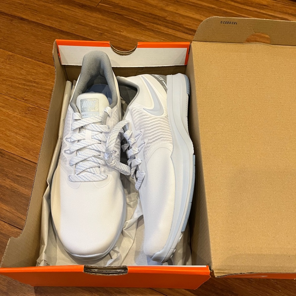 NEW Nike Size 10 Trainers